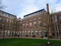 909576 Gezicht op het Johanna Hudiggebouw van de Universiteit Utrecht (Achter St. Pieter 200, voormalig Povinciehuis) ...